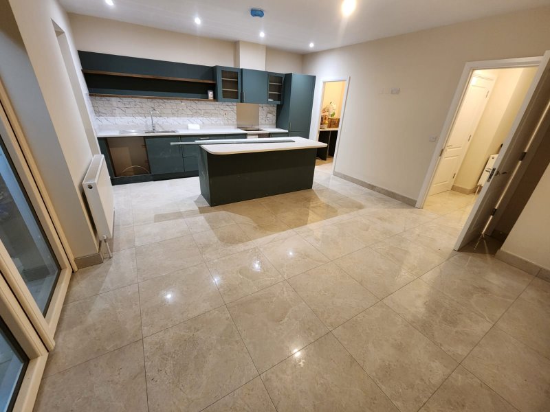Large marble tile flooring around kitchen island with sink and stove – RC Tiling Dublin