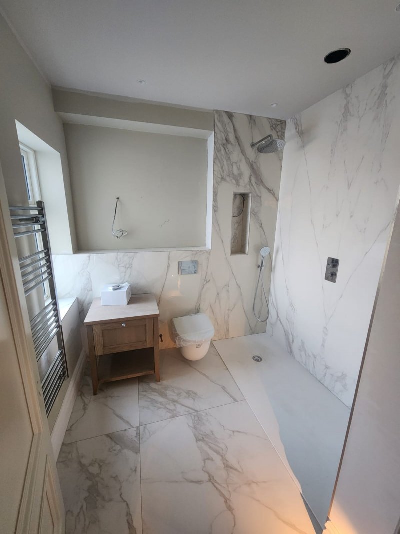 Bathroom with large white marble tiles and white ceramic tiles in shower area – RC Tiling Dublin