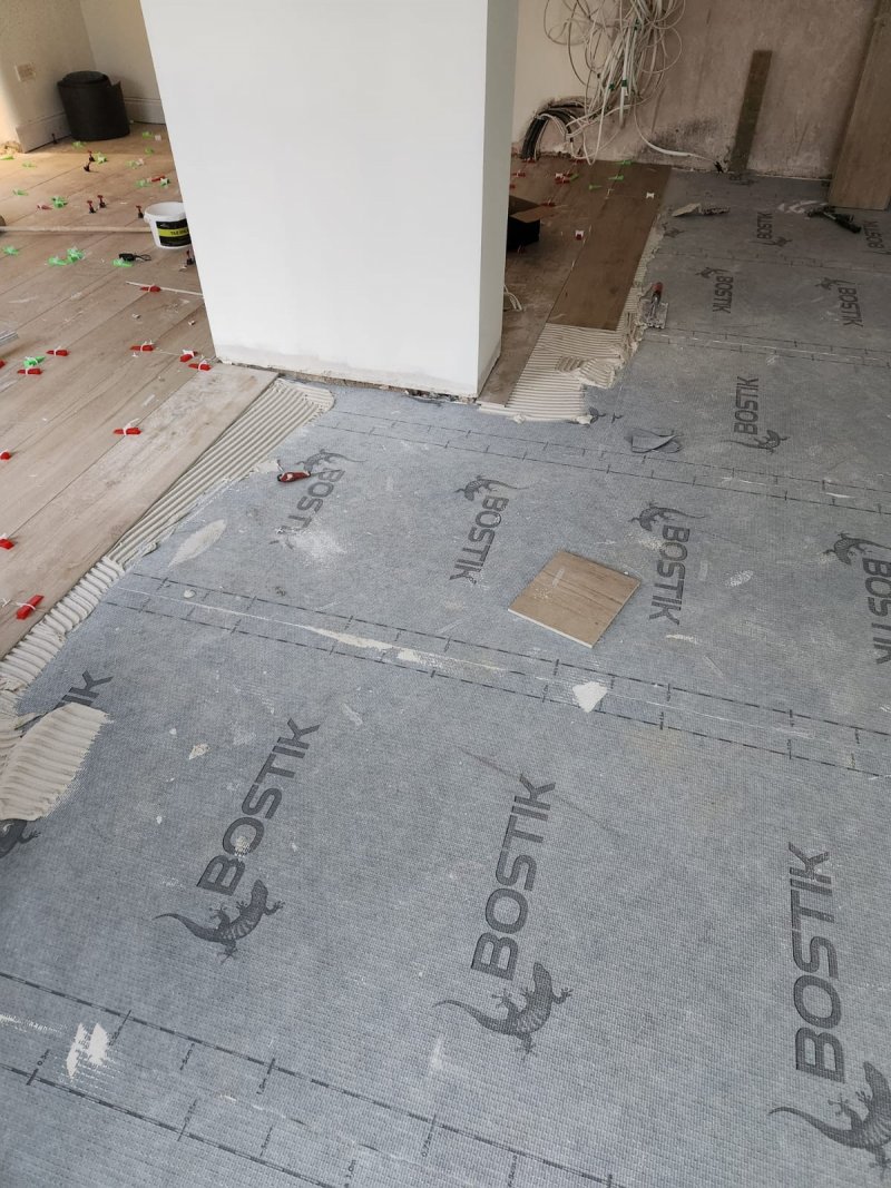 Wood-look flooring installation with Bostik underlayment and leveling spacers – RC Tiling Dublin