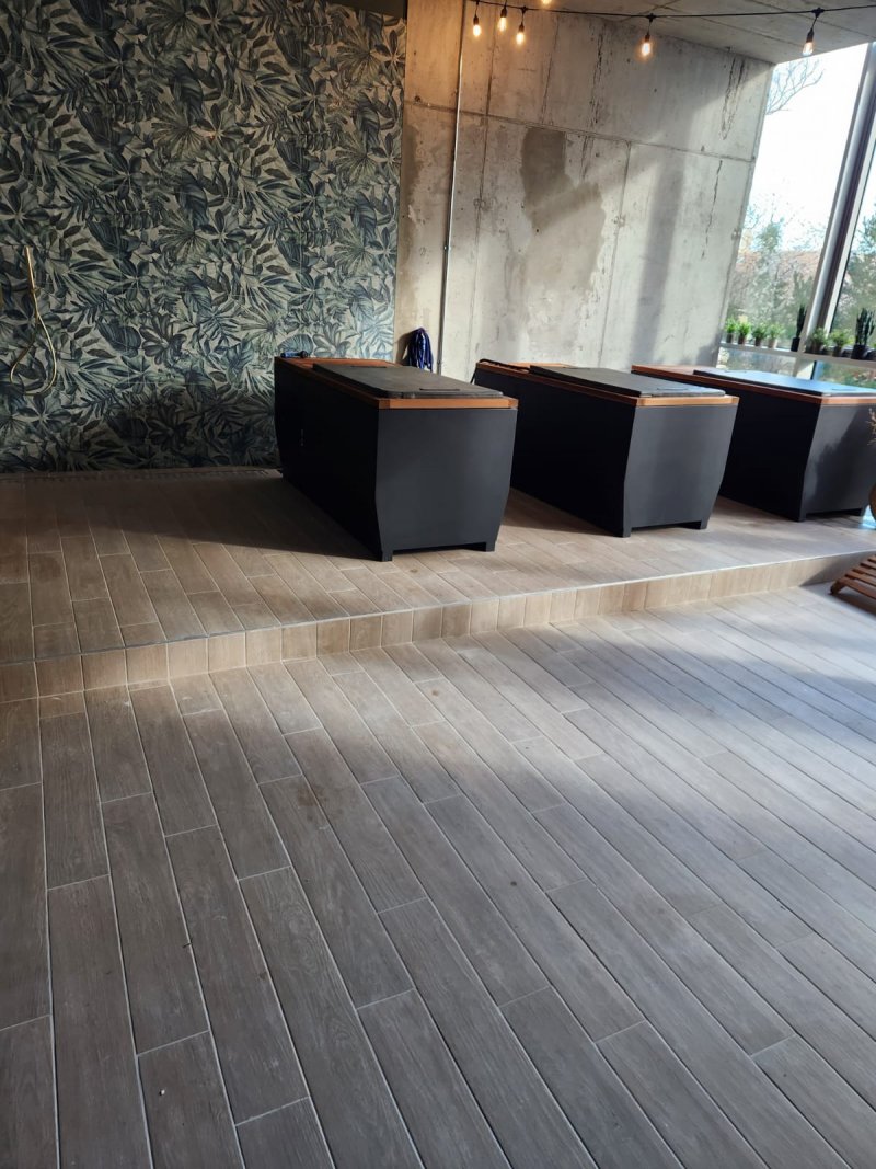 Side view of ceramic wall tiling in spa niche – RC Tiling Dublin